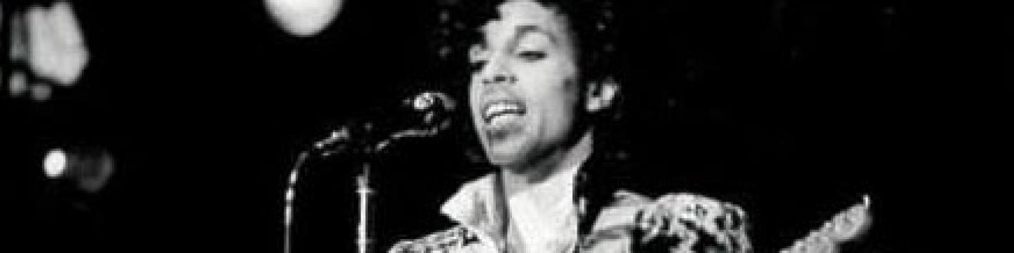 Prince performing at Gallaudet University on November 29, 1984